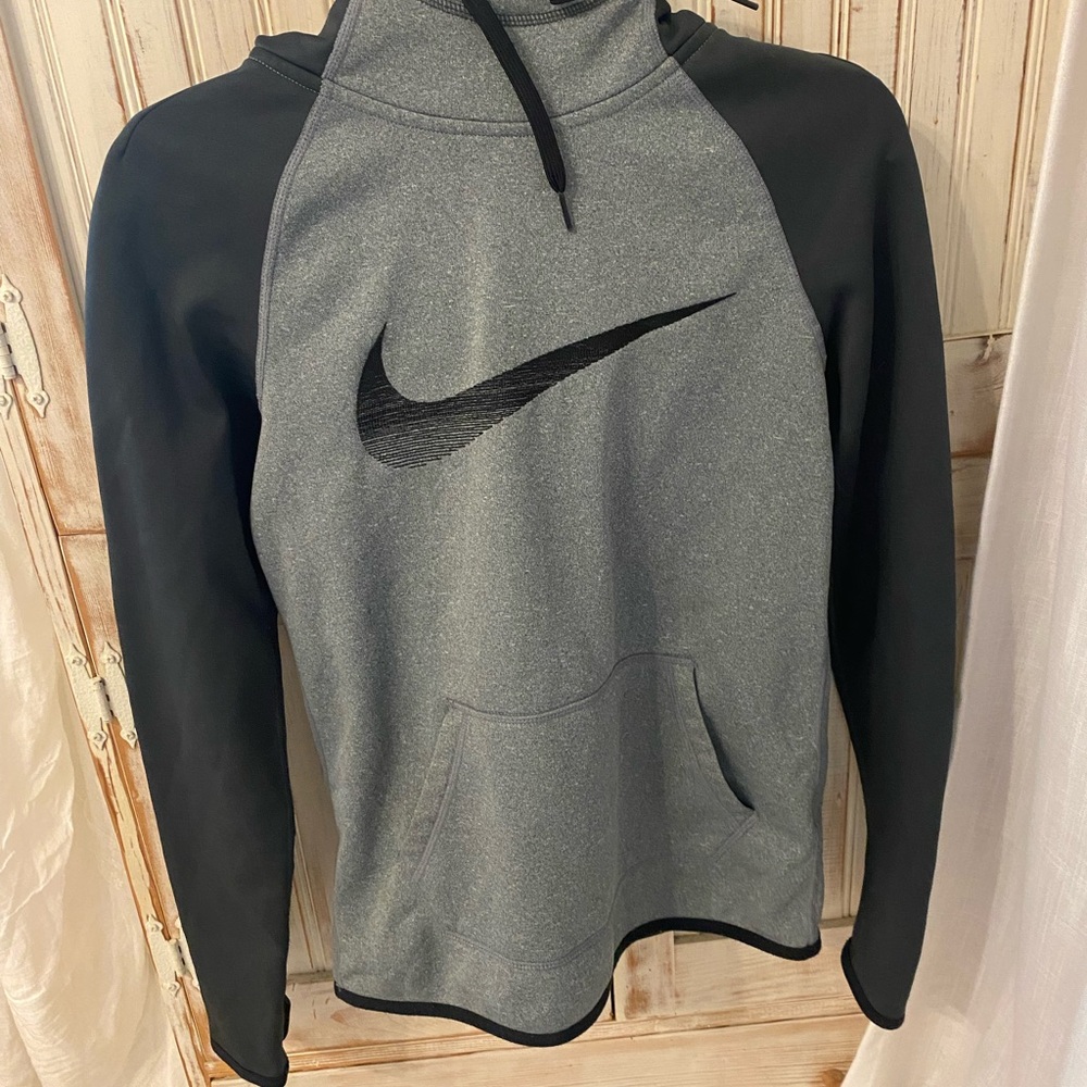 Nike Therma-Fit Gray Apparel